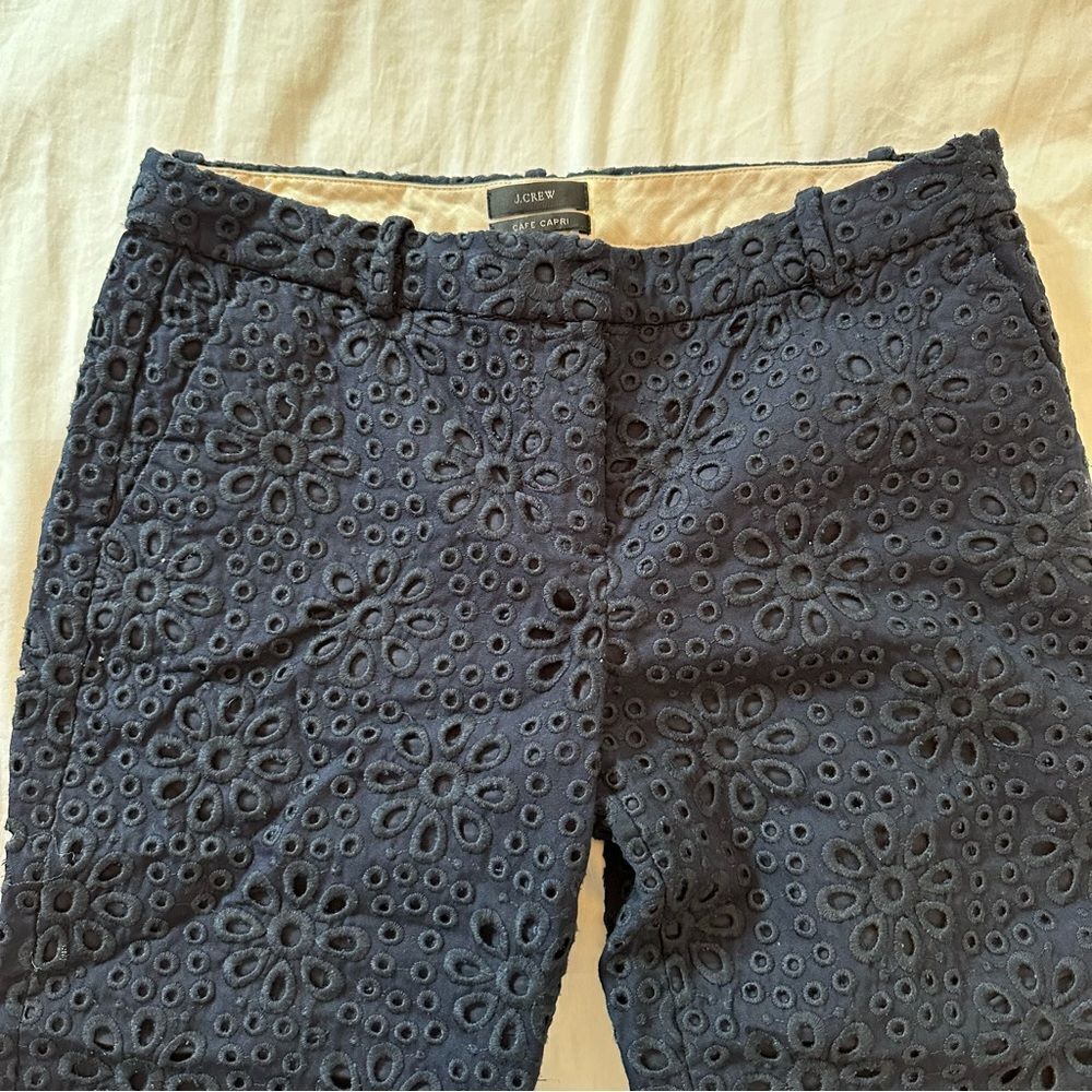 J. Crew Cafe Capri in Daisy Eyelet Size 4 GUC - Picture 4 of 7